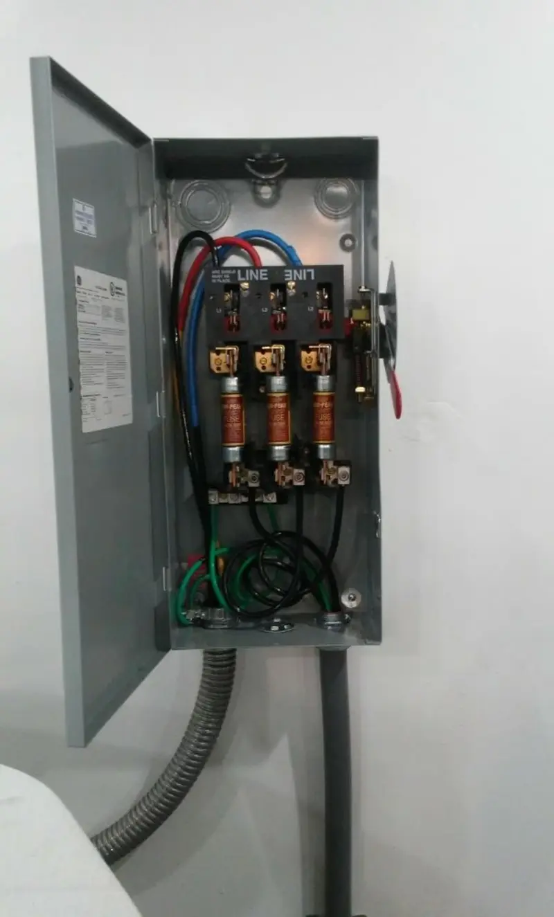 Three-phase disconnect switch installed for Smoke Detector Installation in Winthrop